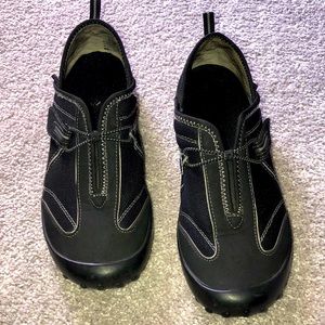 J41 Adventure On Black Shoes. 8.5